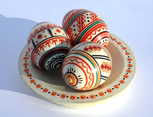 Painting eggs, wood