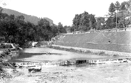 Creek and dam before Huk