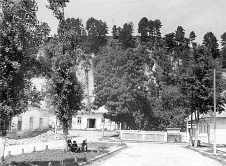 View on Miska mountain from park