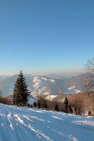 Hoverla’s light outlines in the nice weather…