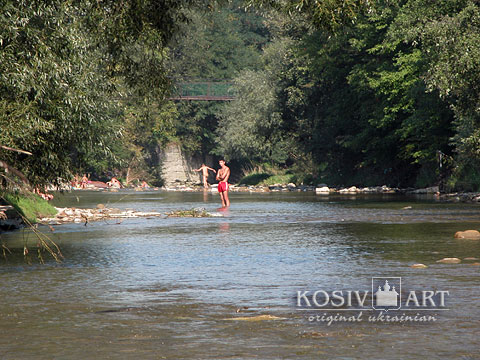River Rybnytsya is near house