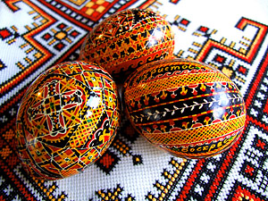 http://www.kosivart.com/i/library/hutsulland/2007/easter-eggs.jpg