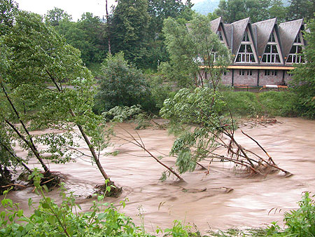 Повінь, ресторан «Водограй»